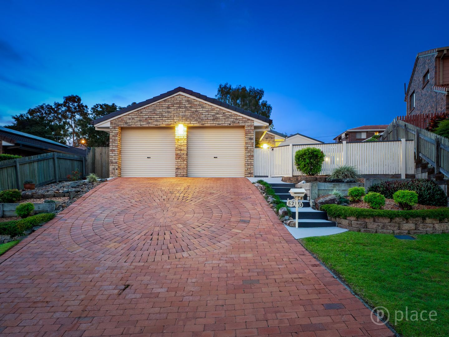 52 Karloff Drive, Stafford Heights Property History & Address