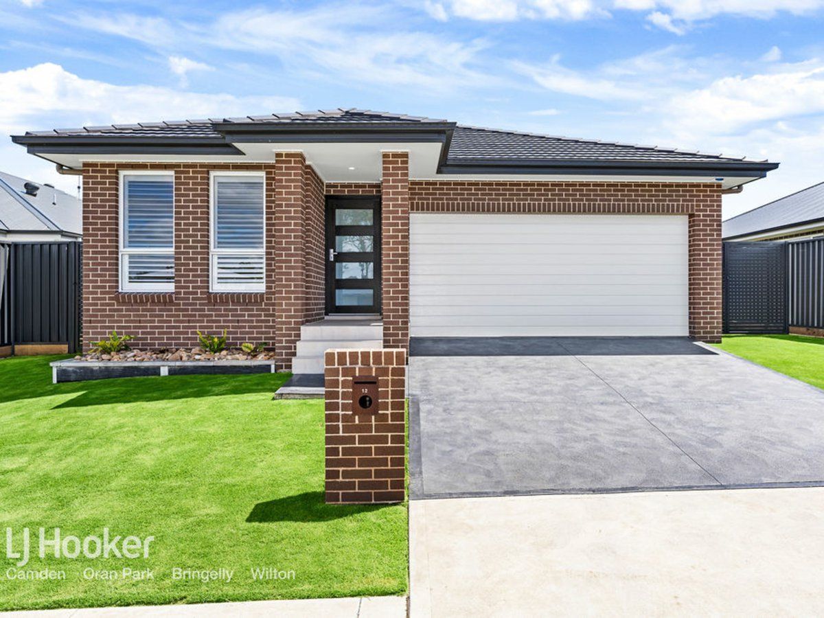 4 bedrooms House in 12 Dulcimere Street TAHMOOR NSW, 2573