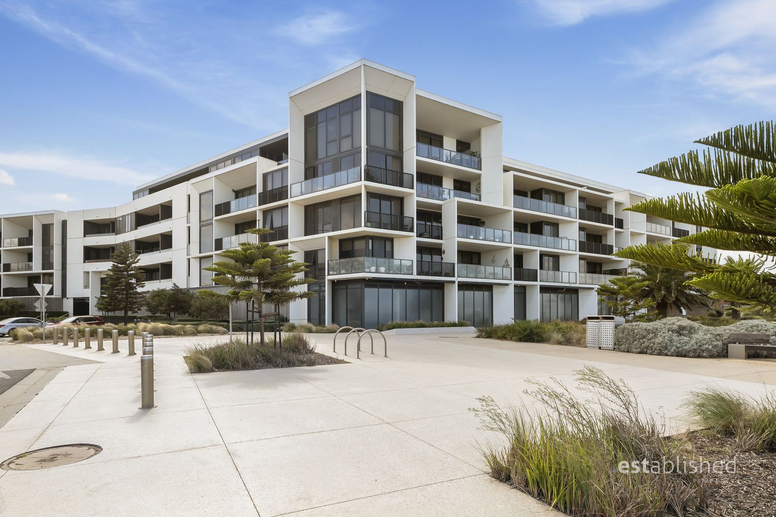 213/33 Quay Boulevard, Werribee South Property History & Address