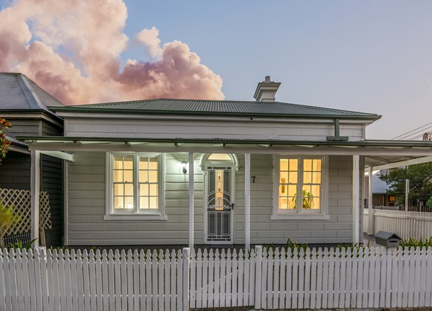 17 Tighes Terrace, Tighes Hill NSW 2297
