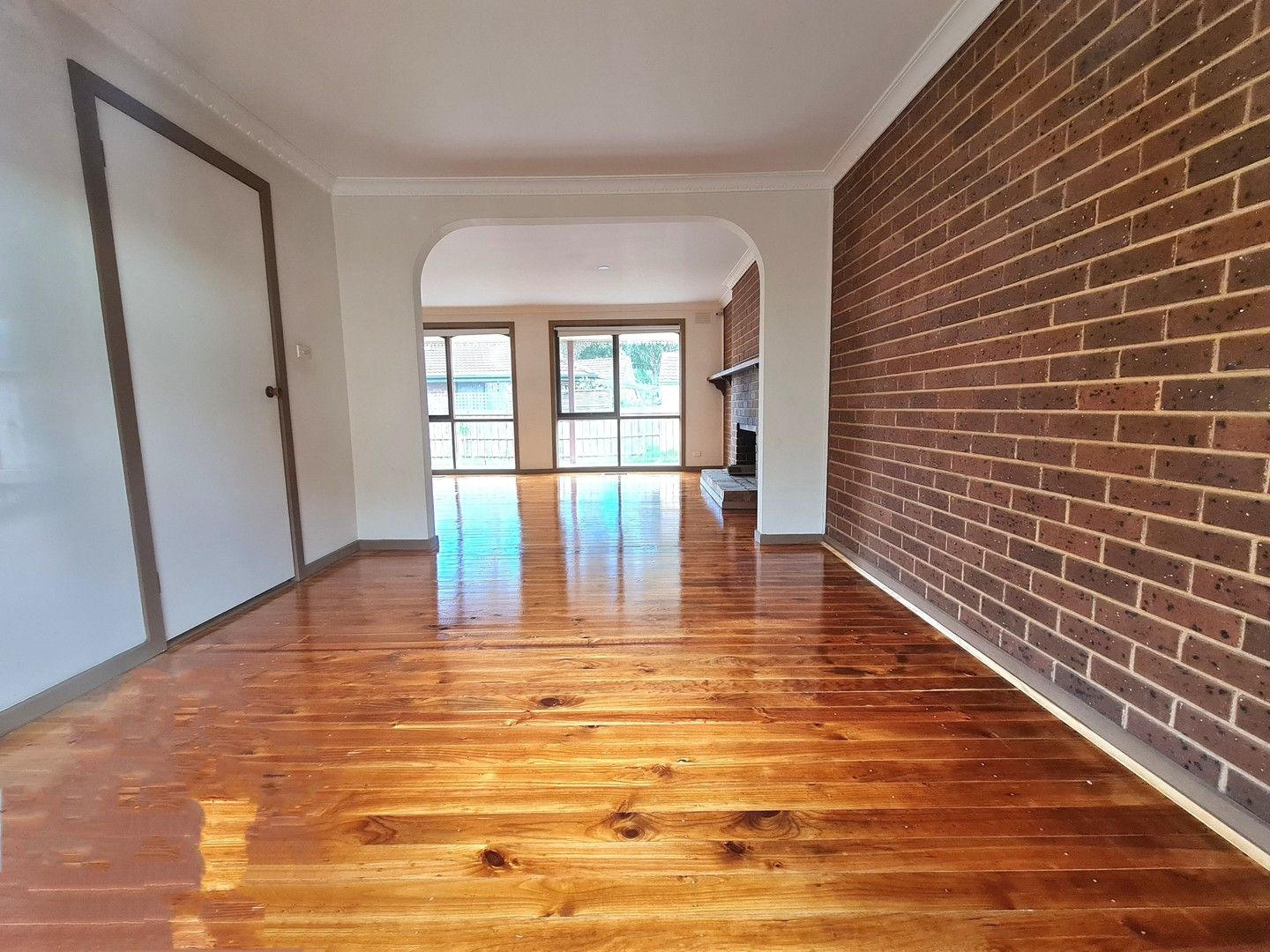 5 bedrooms House in 49 GATESHEAD DRIVE WANTIRNA SOUTH VIC, 3152