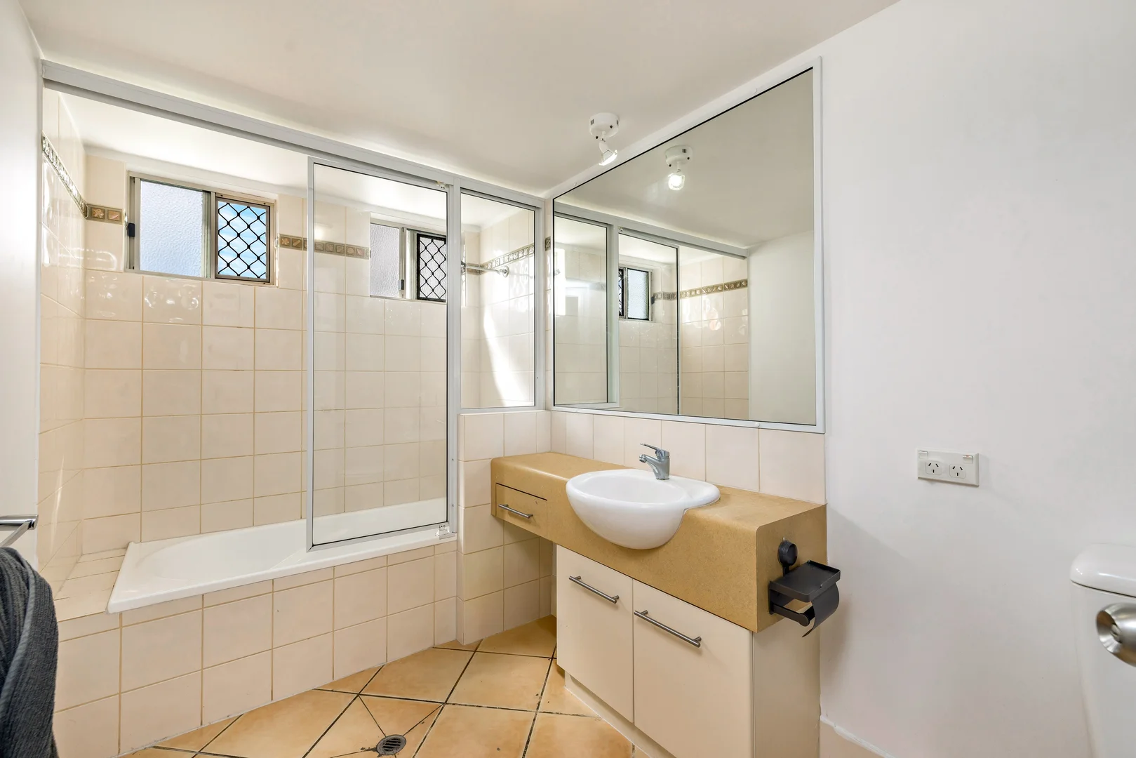 Additional image 10 of 19/275-277 Esplanade, Cairns North QLD 4870
