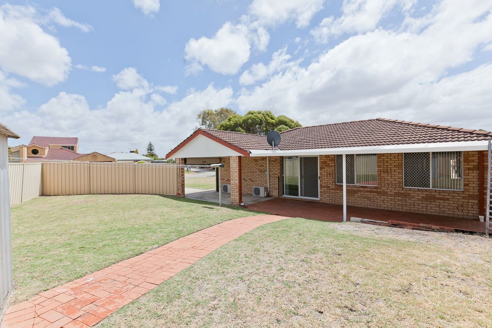 4 bedrooms House in 37 Chamberlain Circle BATEMAN WA, 6150