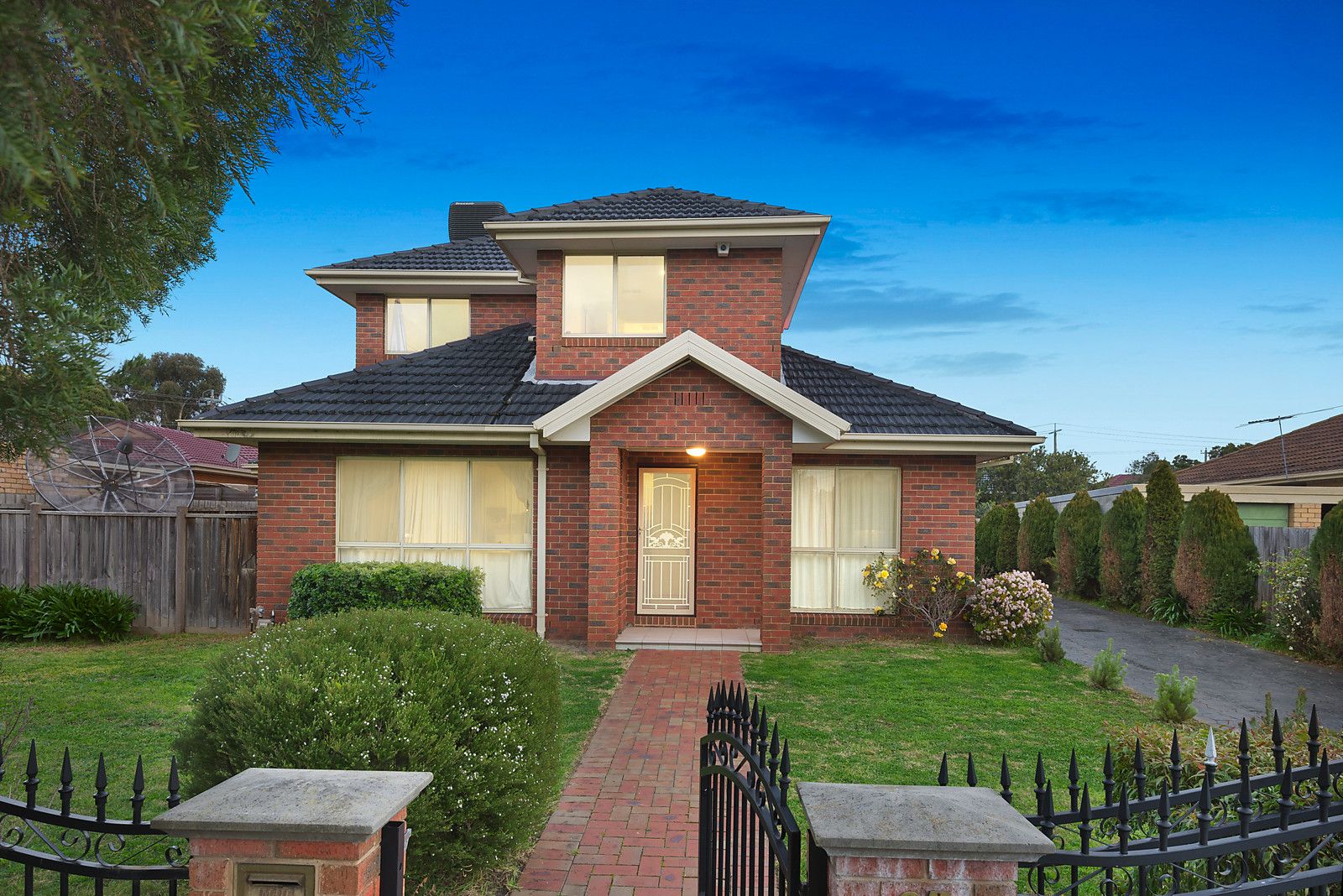 1/27 Fernhurst Drive, Glen Waverley Property History & Address