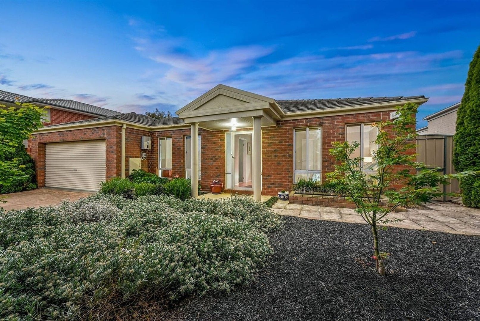5 bedrooms House in 284 Centre Road NARRE WARREN SOUTH VIC, 3805