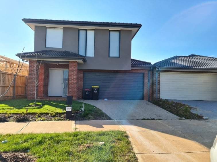 3 bedrooms House in 29 Kohli Crescent ROCKBANK VIC, 3335
