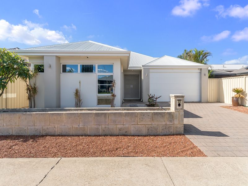 4 bedrooms House in 32 Bayonne Corner PIARA WATERS WA, 6112
