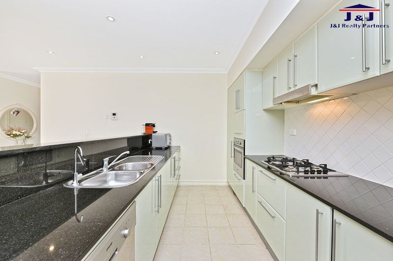 22/26-28 Admiralty Dr, Breakfast Point NSW 2137, Image 2