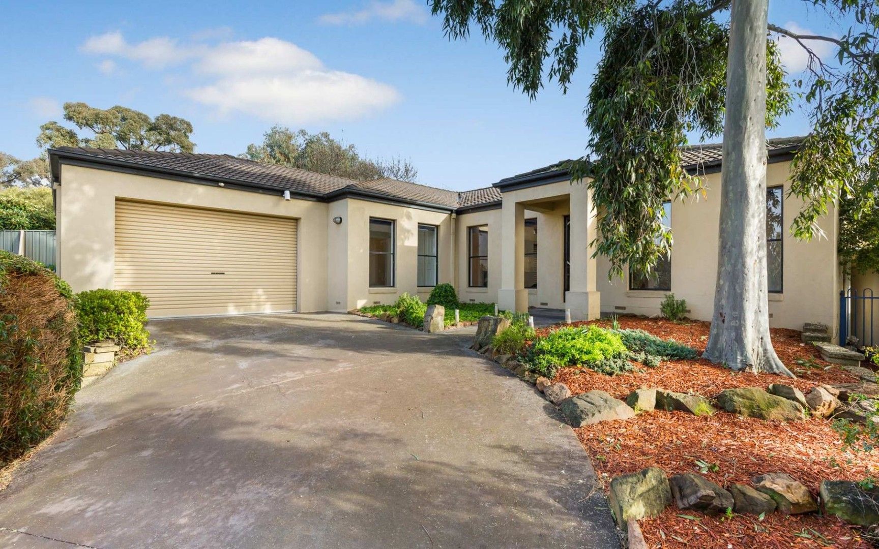 3 bedrooms House in 2/11 Hines Court KANGAROO FLAT VIC, 3555