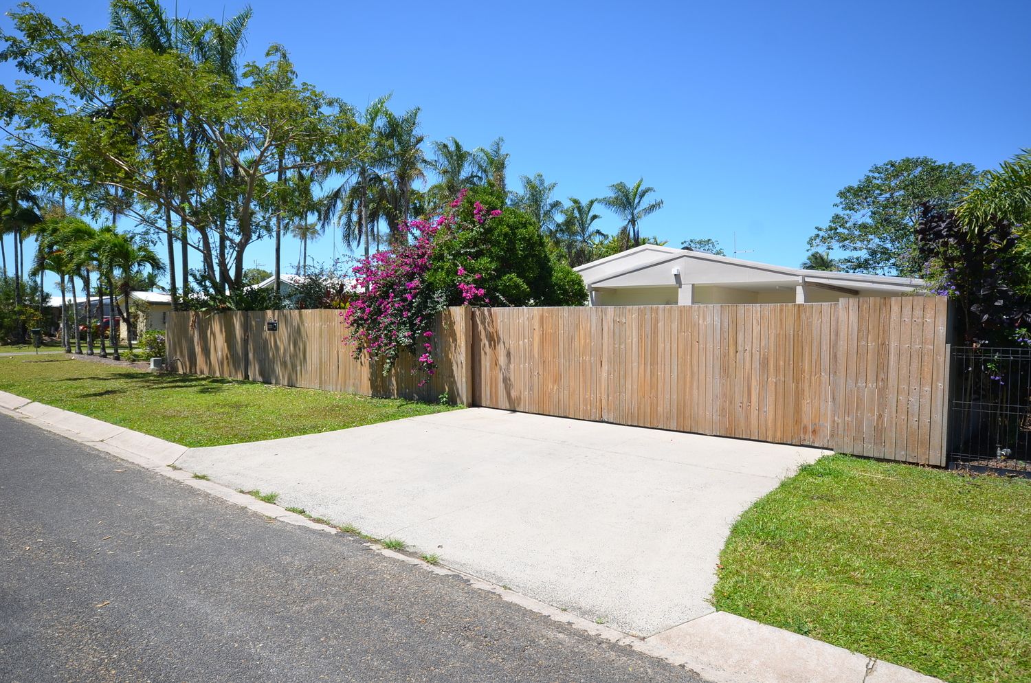 8 Lady Penrhyn Close, Bentley Park QLD 4869, Image 0