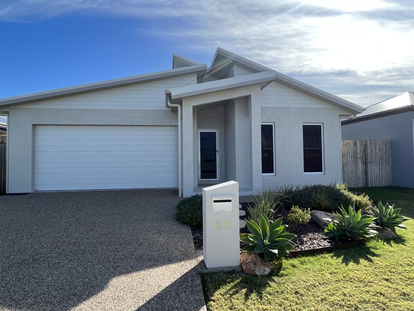4 bedrooms House in 43 Periwinkle Way BOHLE PLAINS QLD, 4817