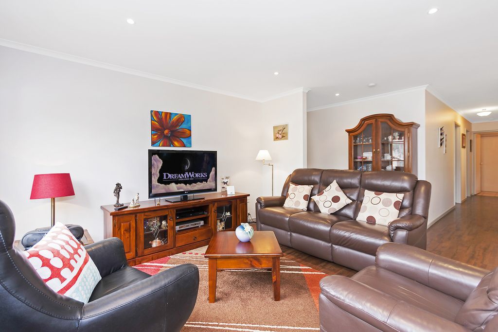 1/6 Windeatt Close, Mill Park VIC 3082, Image 1