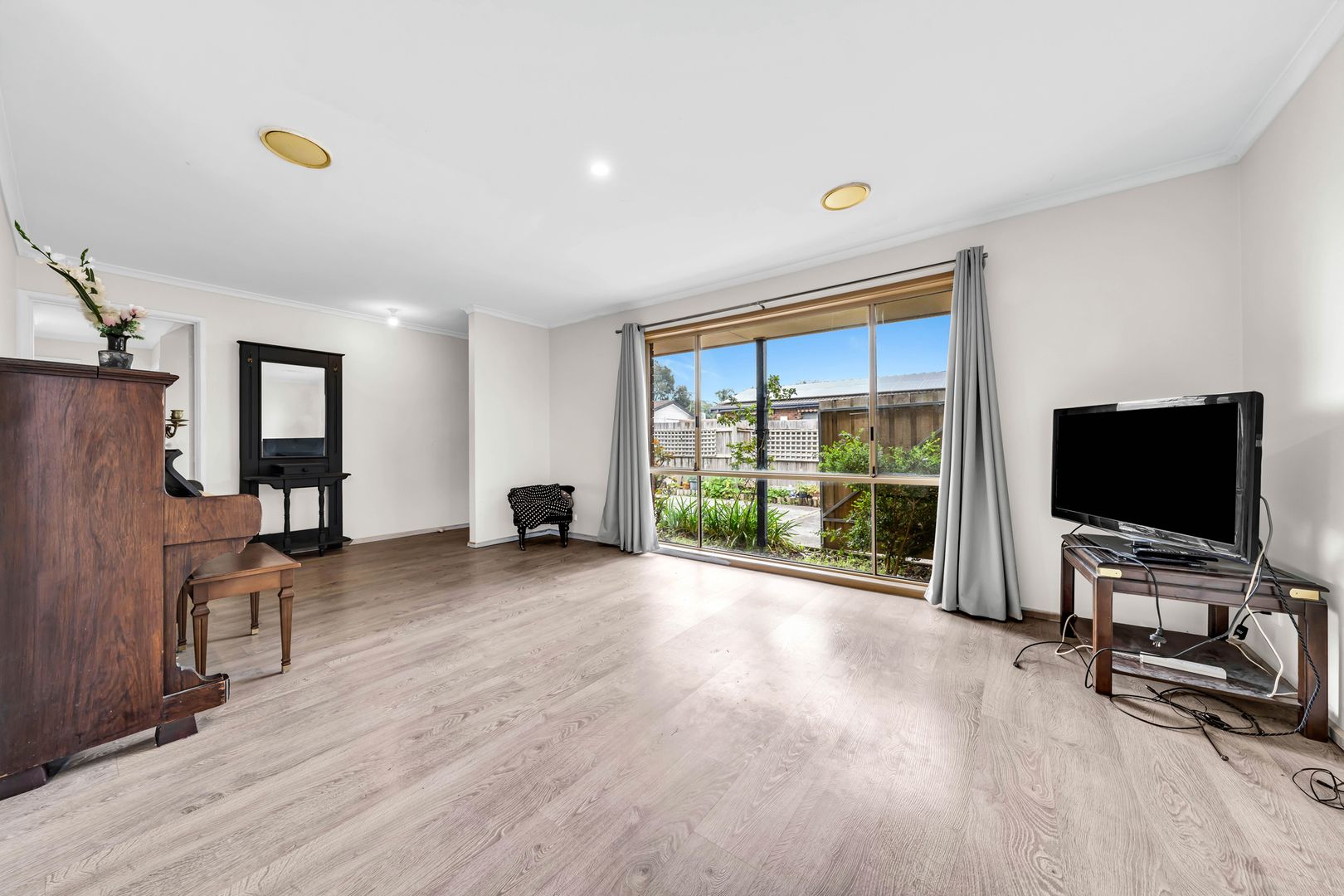 1/17 Darnley Drive, Skye VIC 3977, Image 2