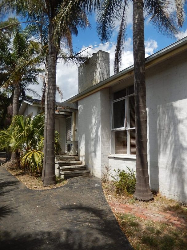 3 bedrooms House in 1/2 Pinewood Drive MOUNT WAVERLEY VIC, 3149