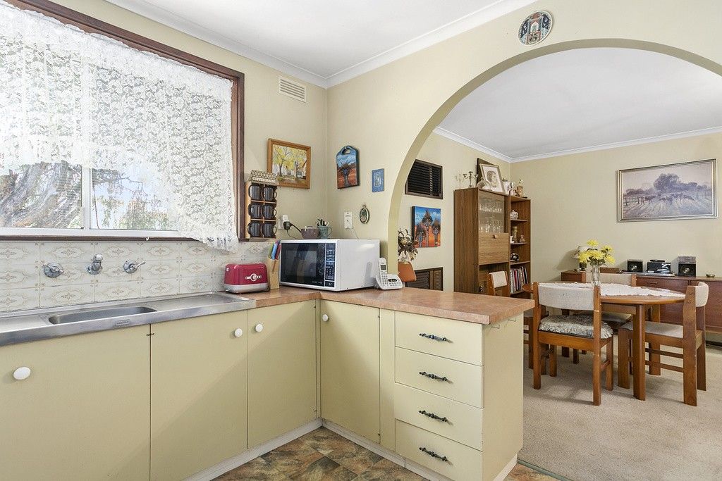 103 Neale Street, Flora Hill VIC 3550, Image 2