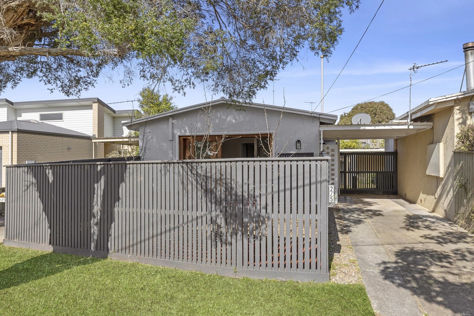 2 bedrooms Apartment / Unit / Flat in 2/5 Harrow Close BELMONT VIC, 3216