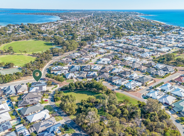 2 Santalum Circus, Halls Head WA 6210