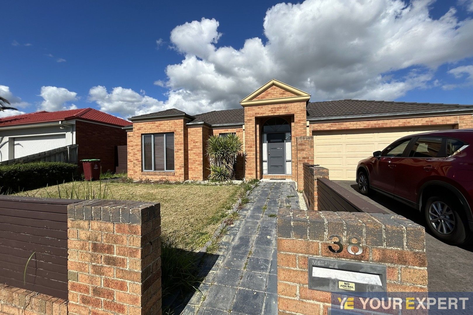 4 bedrooms House in 38 Bunbury Ave NARRE WARREN VIC, 3805