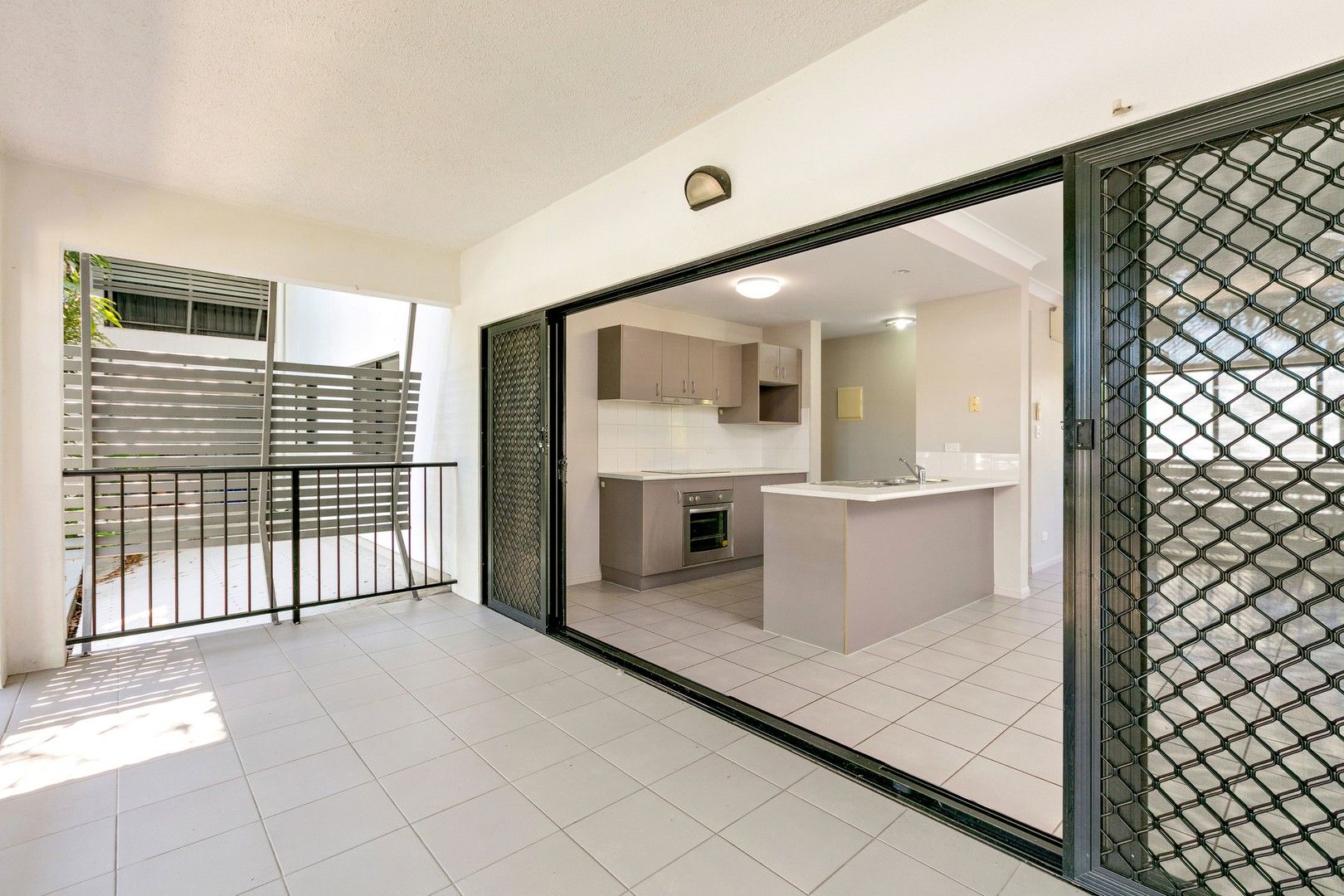2 bedrooms Apartment / Unit / Flat in 4/4-6 Olive Street MANOORA QLD, 4870