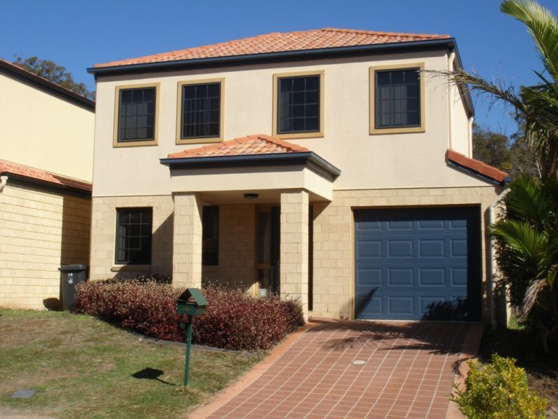 4 bedrooms House in 18 Estate Place HOLLAND PARK WEST QLD, 4121