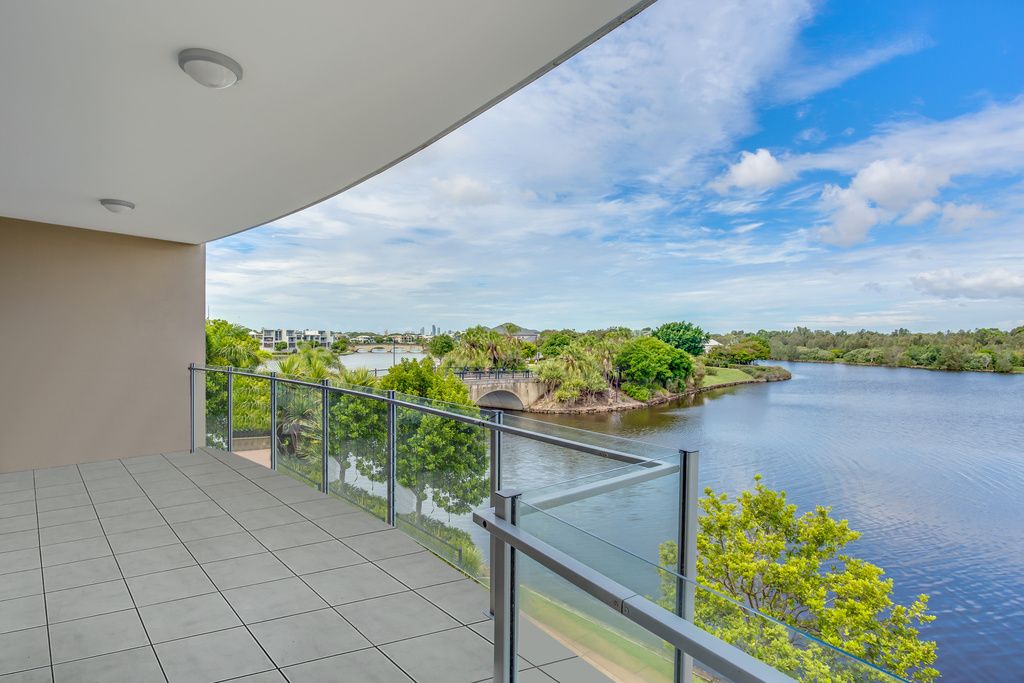 18/3046 Quay South Drive, Carrara QLD 4211, Image 2