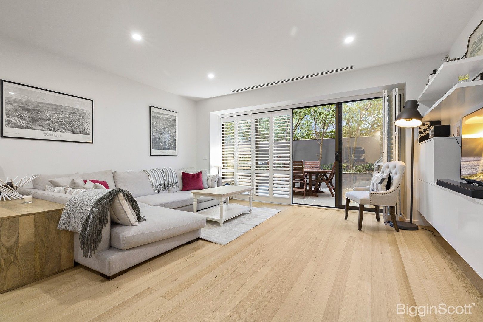 3 bedrooms Townhouse in 16 Park Road PRAHRAN VIC, 3181