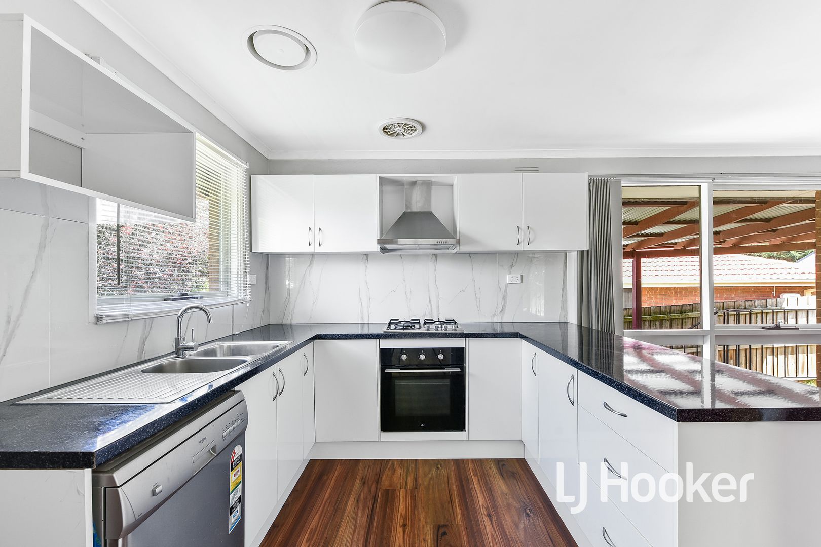 4 Urquhart Court, Hampton Park VIC 3976, Image 2