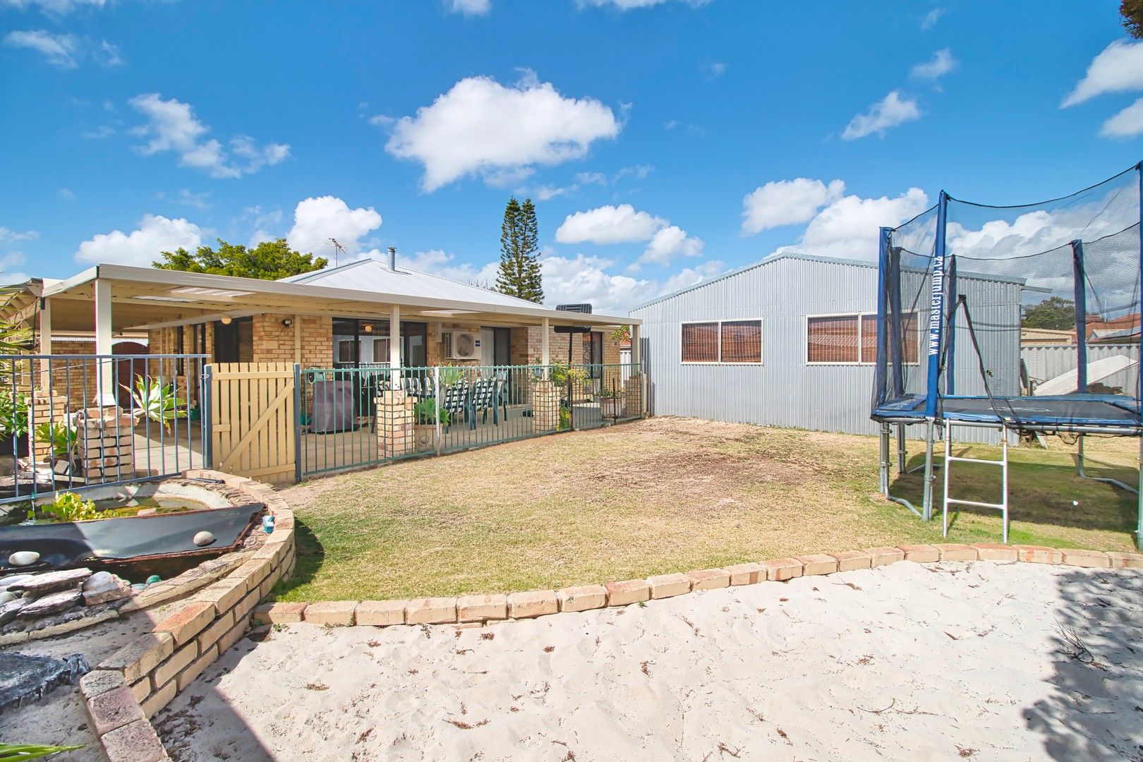 4 bedrooms House in 13 Holcombe Road WARNBRO WA, 6169