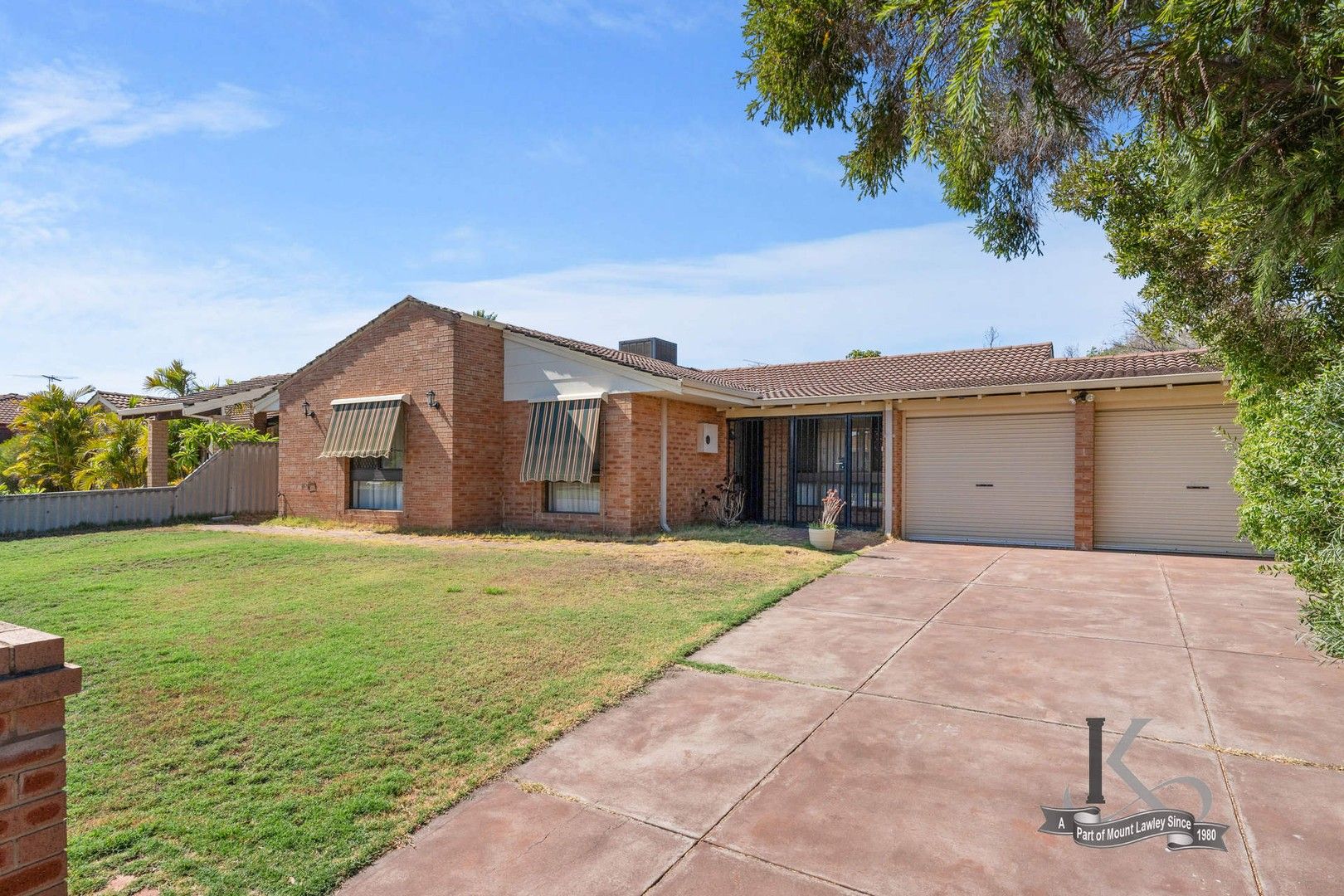 4 bedrooms House in 12 Landrail Road STIRLING WA, 6021