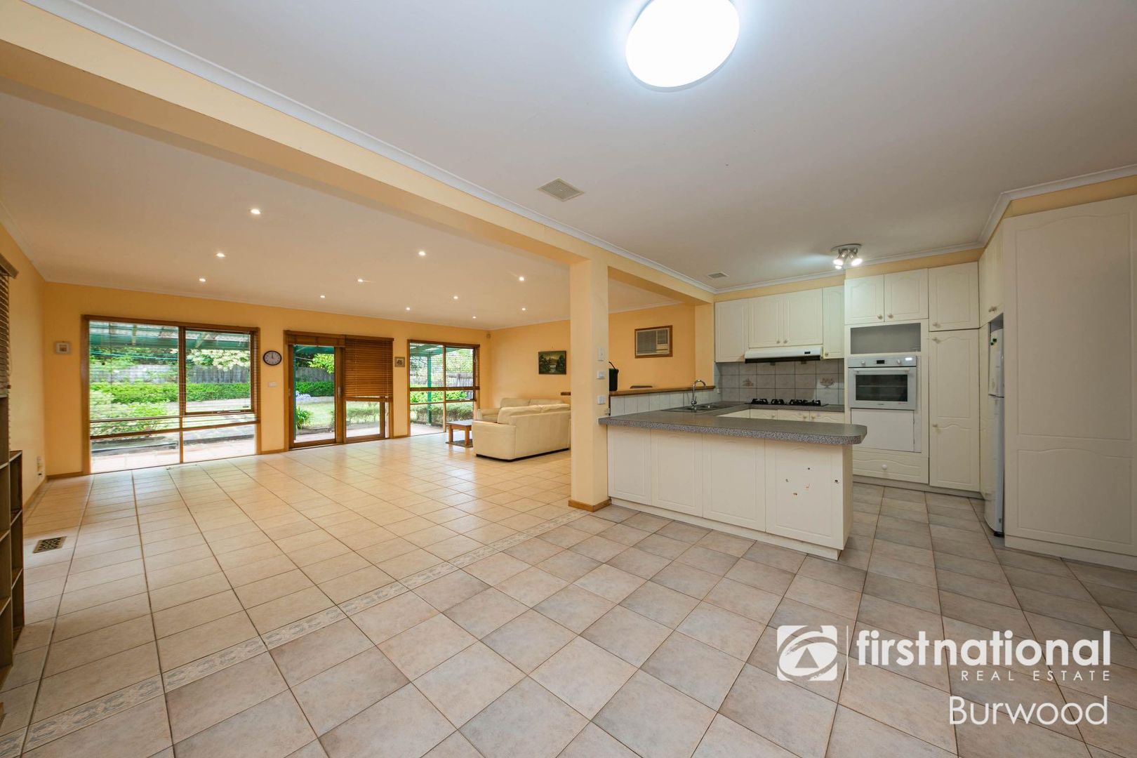 122 View Mount Road, Wheelers Hill VIC 3150, Image 2