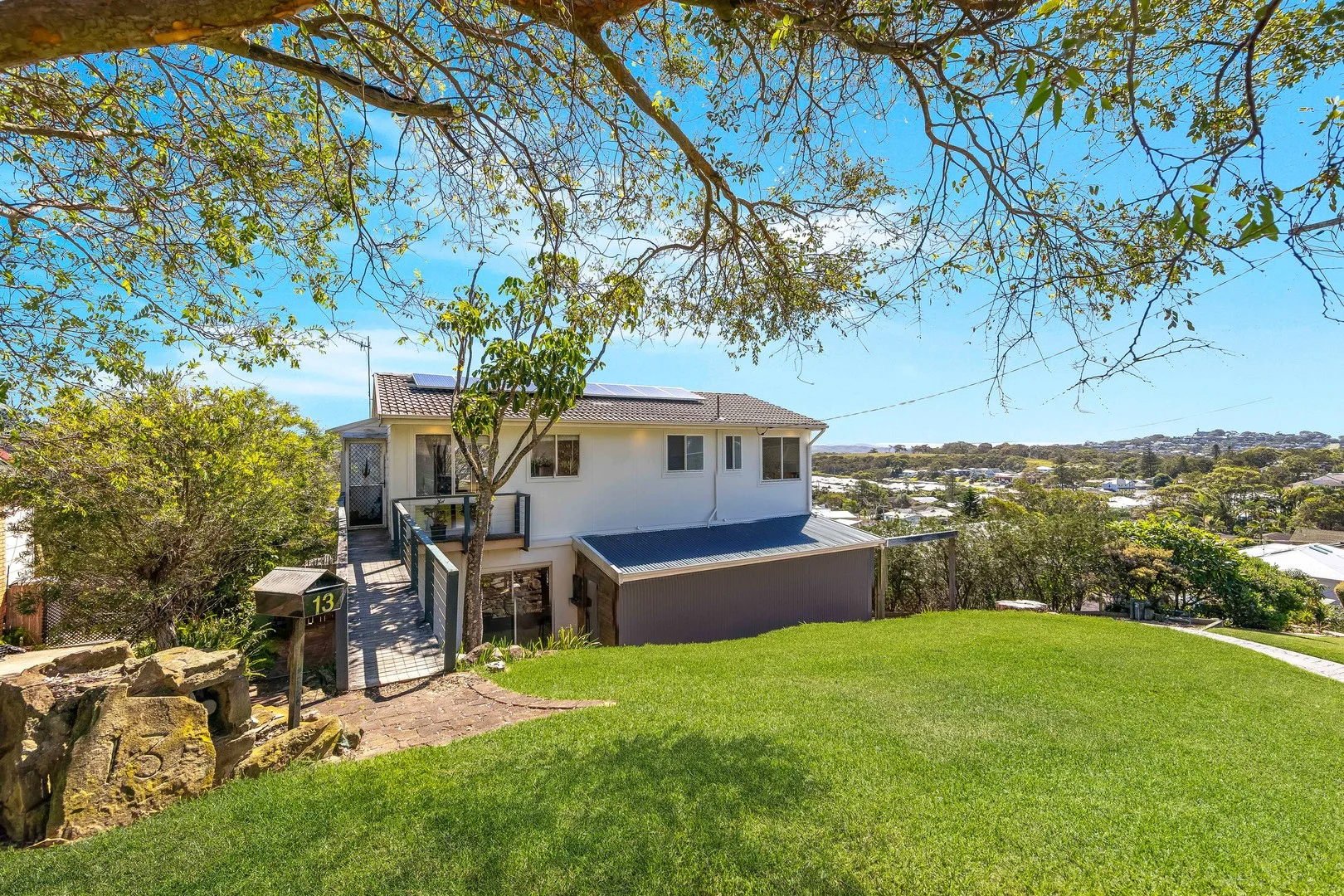 13 Yakaloo Crescent, Forresters Beach NSW 2260