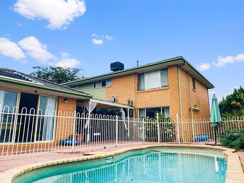 6 bedrooms House in 15 Merthyr Place ASPENDALE GARDENS VIC, 3195