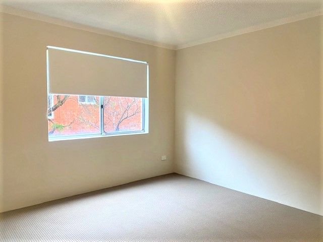2 bedrooms Apartment / Unit / Flat in 2/39 Meadow Crescent MEADOWBANK NSW, 2114