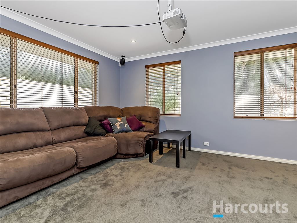 2 Welara Circle, Henley Brook WA 6055, Image 2