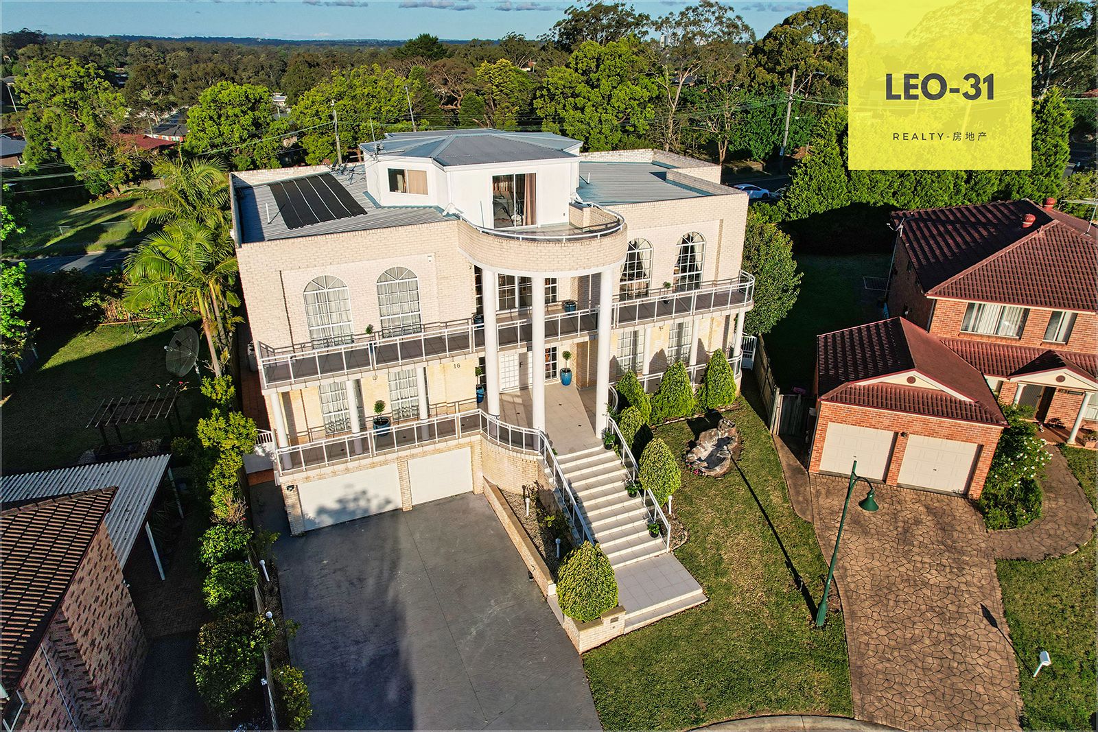 6 bedrooms House in 16 Wondabah Pl CARLINGFORD NSW, 2118