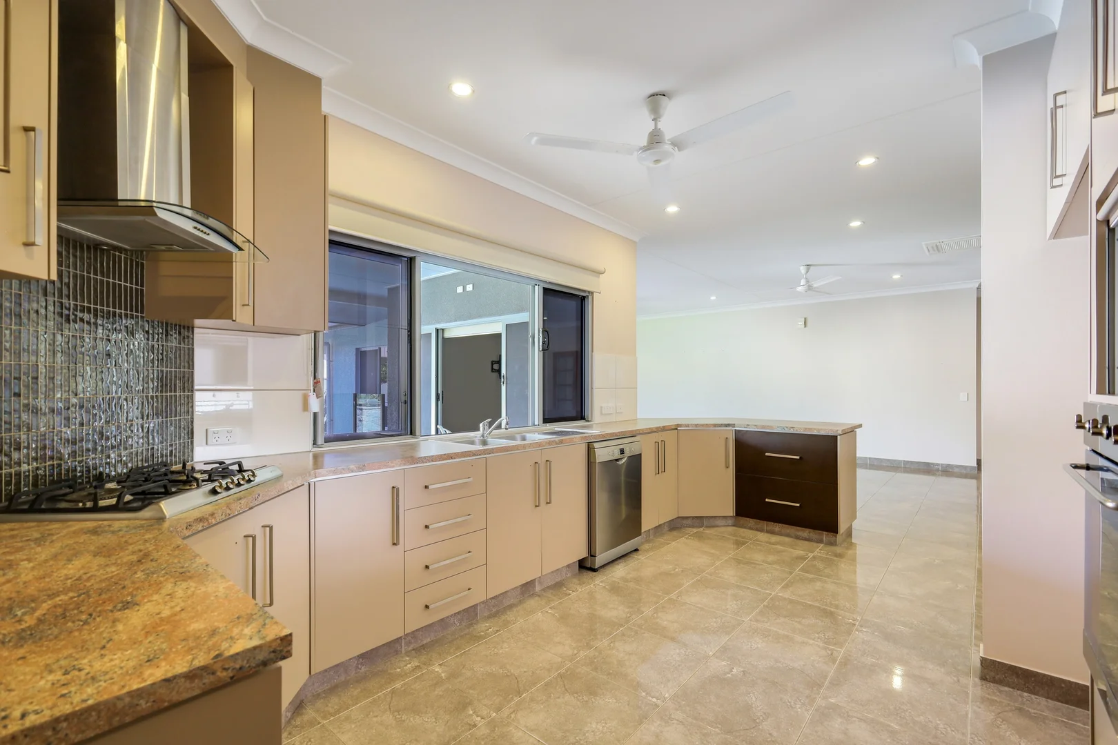 Additional image 2 of 20 Stephanie Steet, Bellamack NT 0832