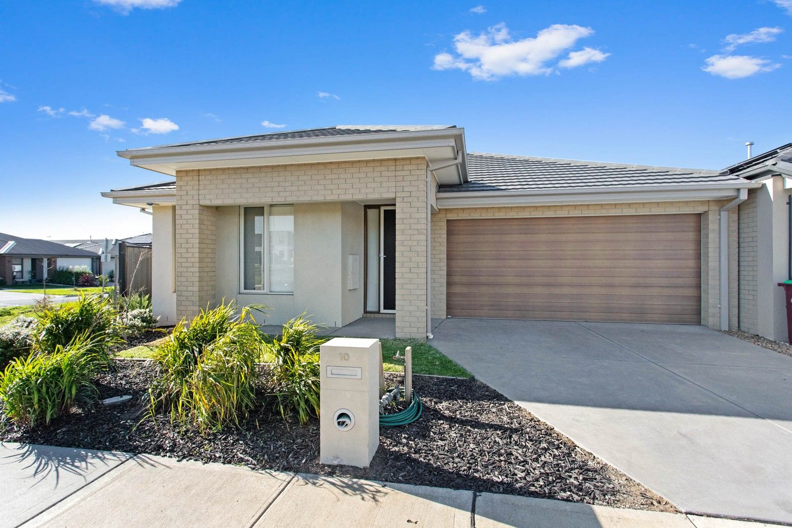 3 bedrooms House in 10 Redjims Way CLYDE VIC, 3978