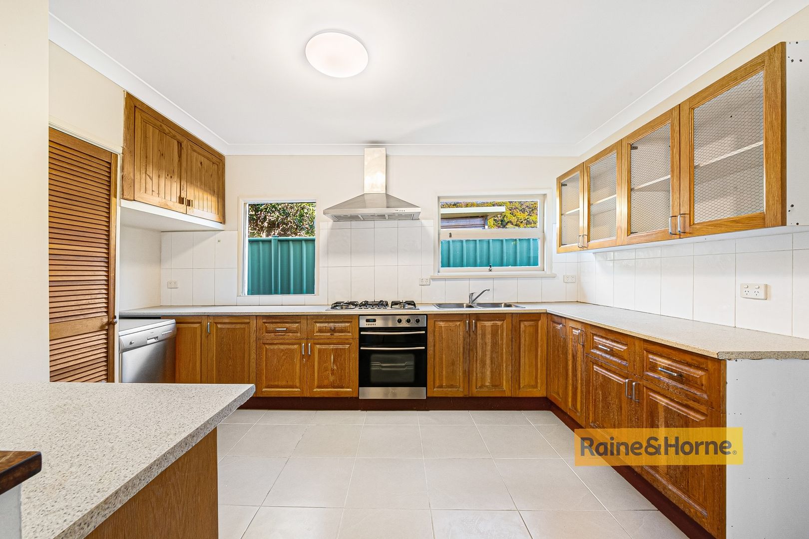 4 Sylvania Road, Umina Beach NSW 2257, Image 2