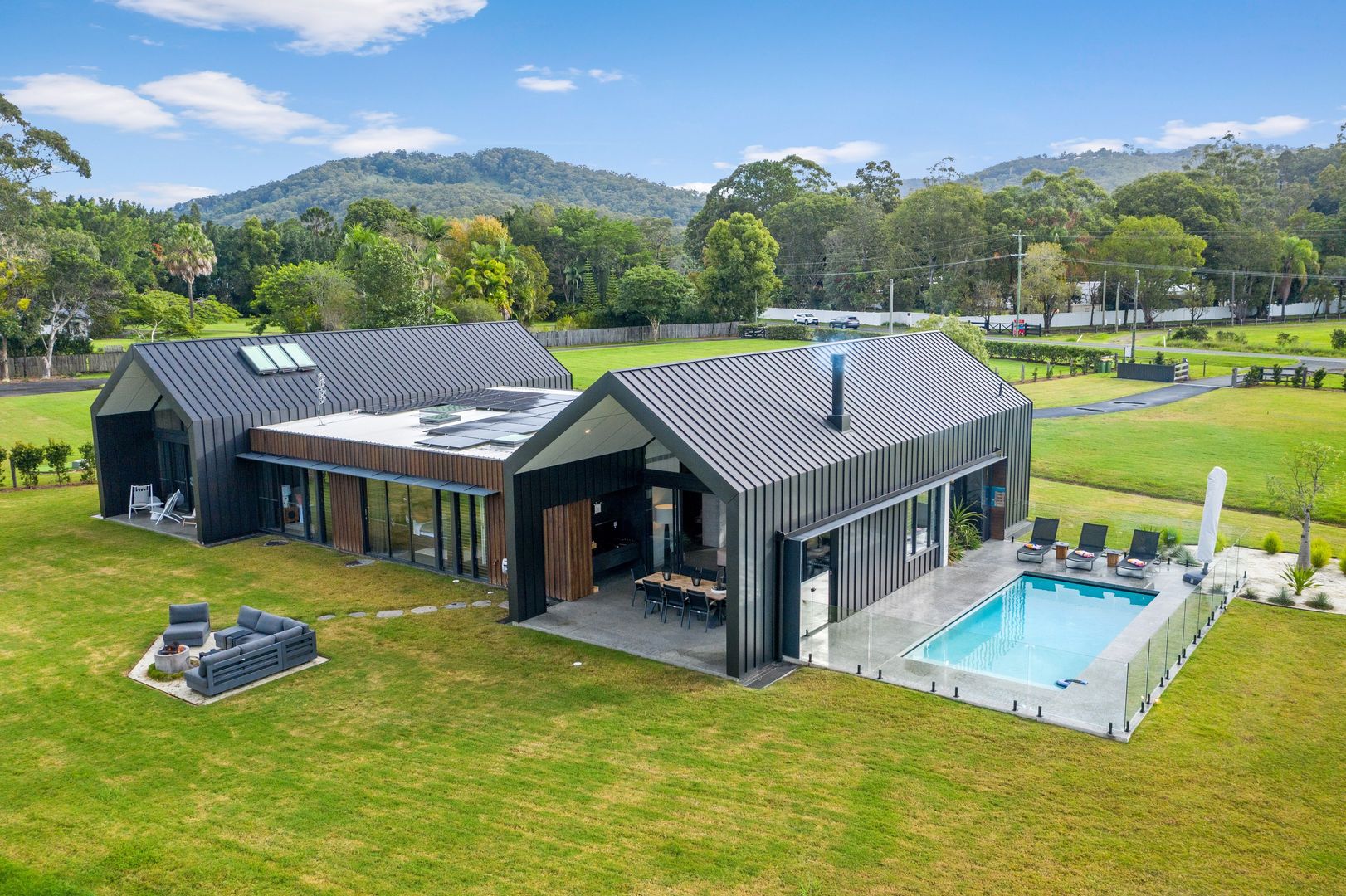 427 Tallebudgera Creek Road, Tallebudgera Valley QLD 4228, Image 2