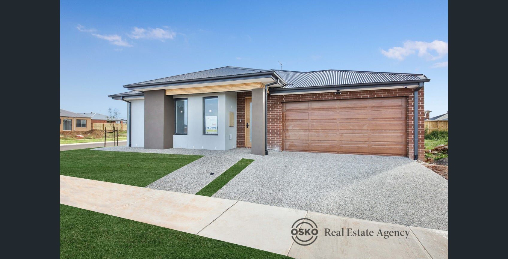 4 bedrooms House in 8 Dungene Way THORNHILL PARK VIC, 3335