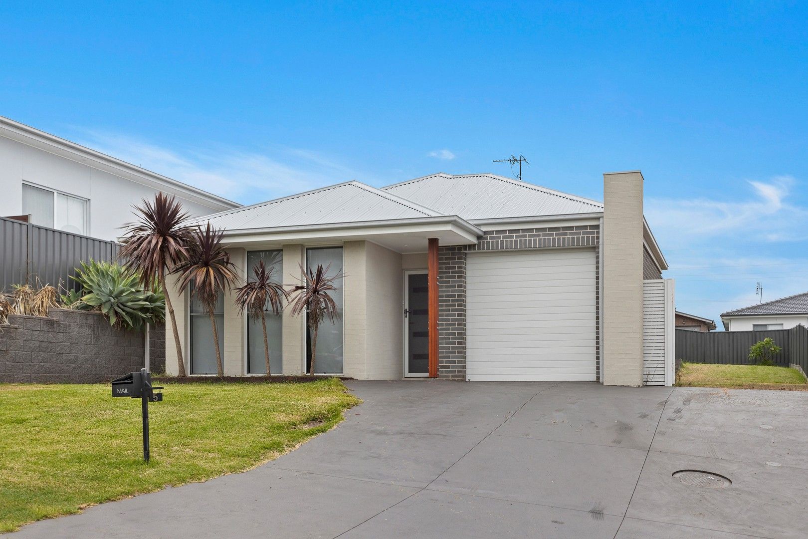 3 bedrooms House in 5 Elizabeth Circuit FLINDERS NSW, 2529