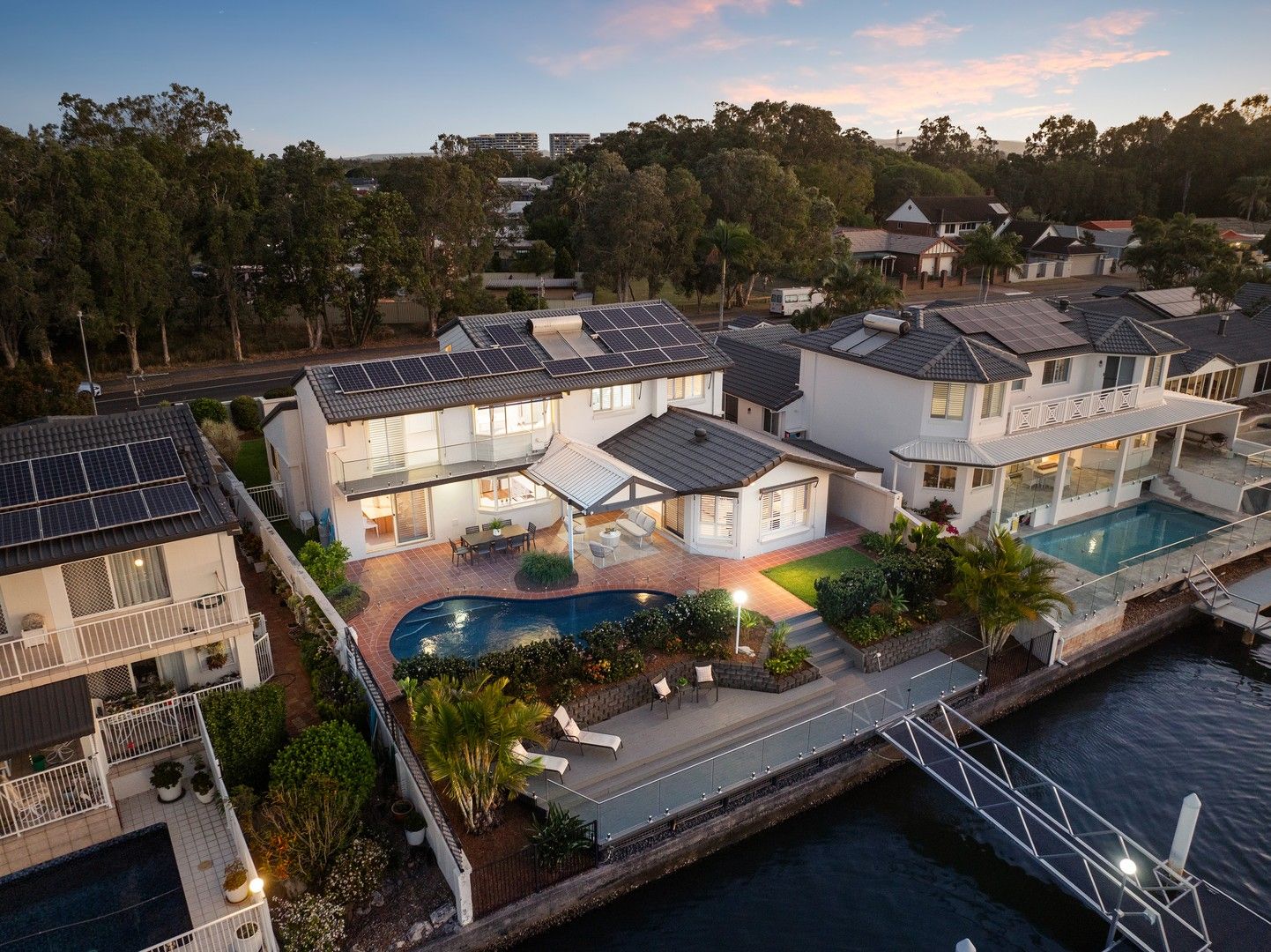 5 bedrooms House in 29 Limetree Parade RUNAWAY BAY QLD, 4216