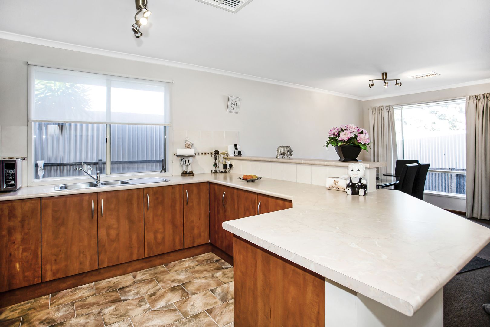 17 Yenda Street, O'sullivan Beach SA 5166, Image 1