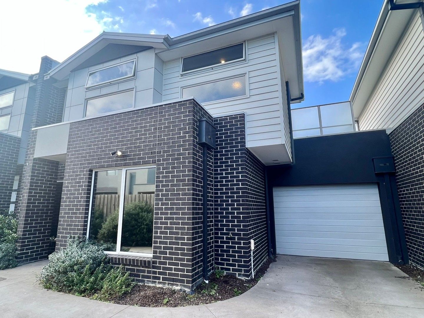 2 bedrooms Townhouse in 2/18 Adele Avenue FERNTREE GULLY VIC, 3156