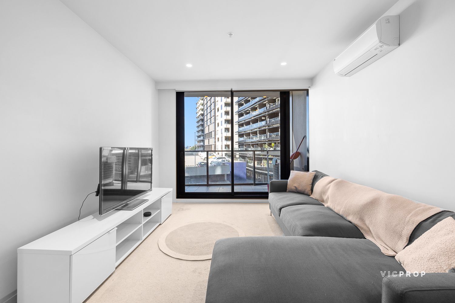 709/8 Daly Street, South Yarra VIC 3141, Image 2