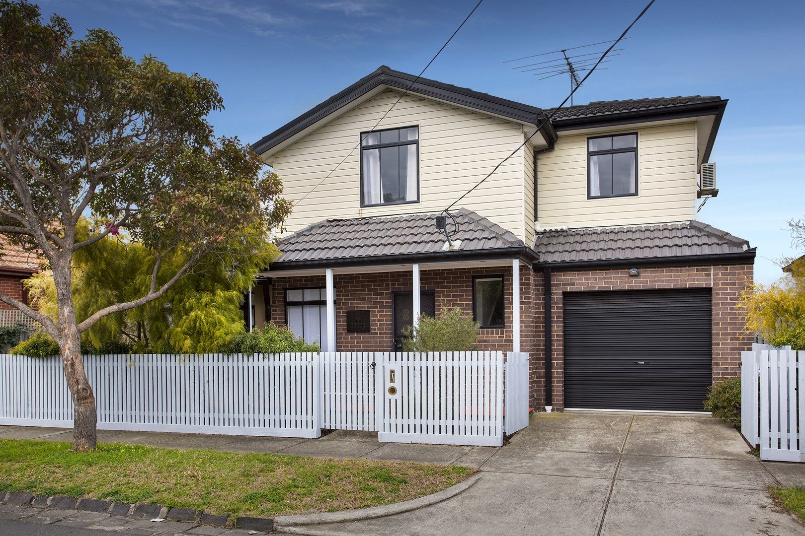 2 bedrooms Townhouse in 7 Mccubbin Street FOOTSCRAY VIC, 3011