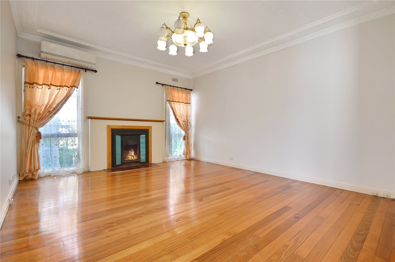 2 bedrooms Apartment / Unit / Flat in 1/336 Waverley Road MOUNT WAVERLEY VIC, 3149