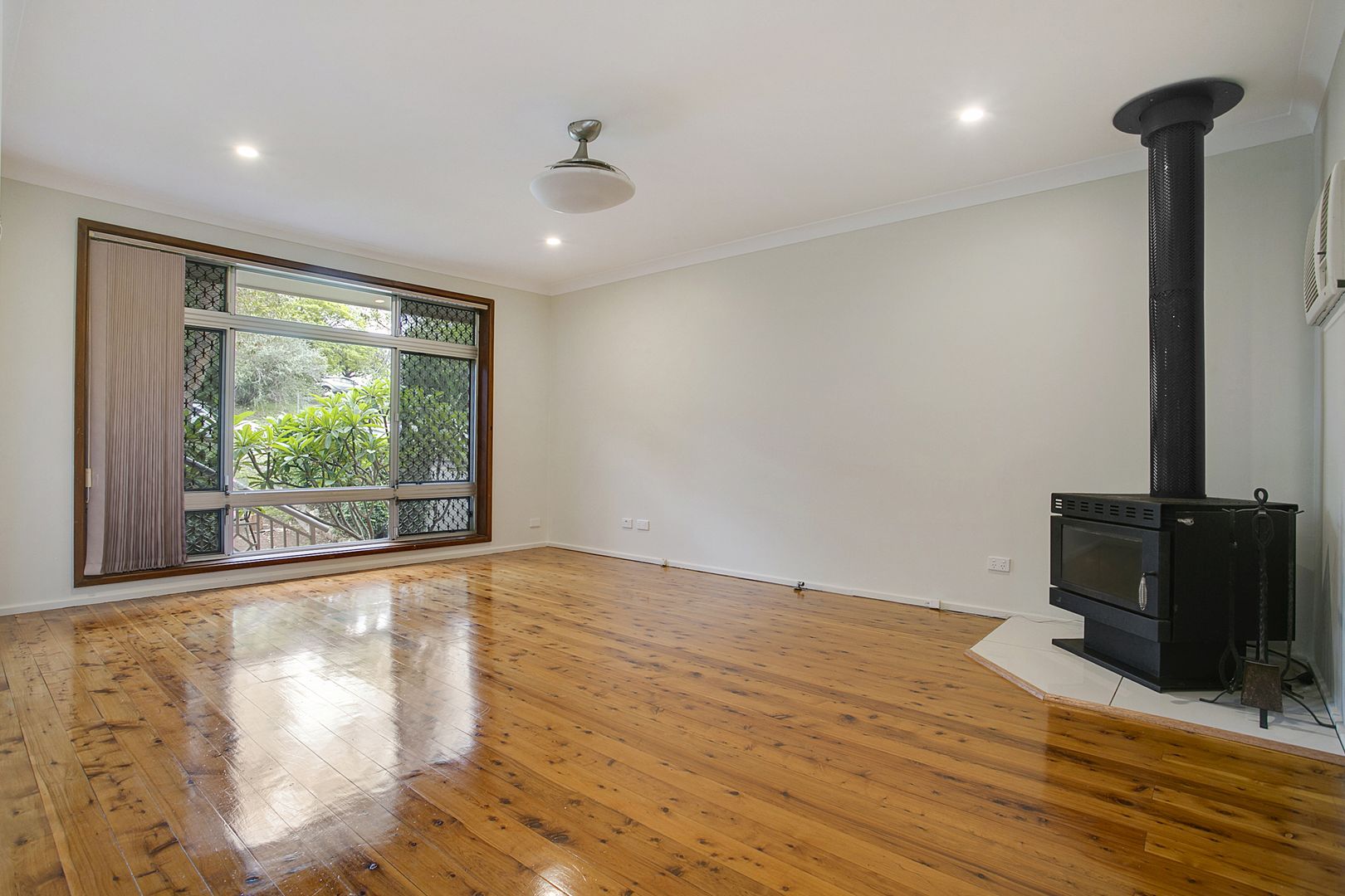 2 Pine Avenue, Bradbury NSW 2560, Image 1