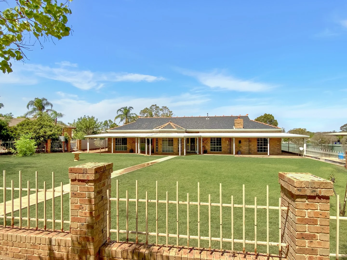 6 Brahman Street, Forbes NSW 2871