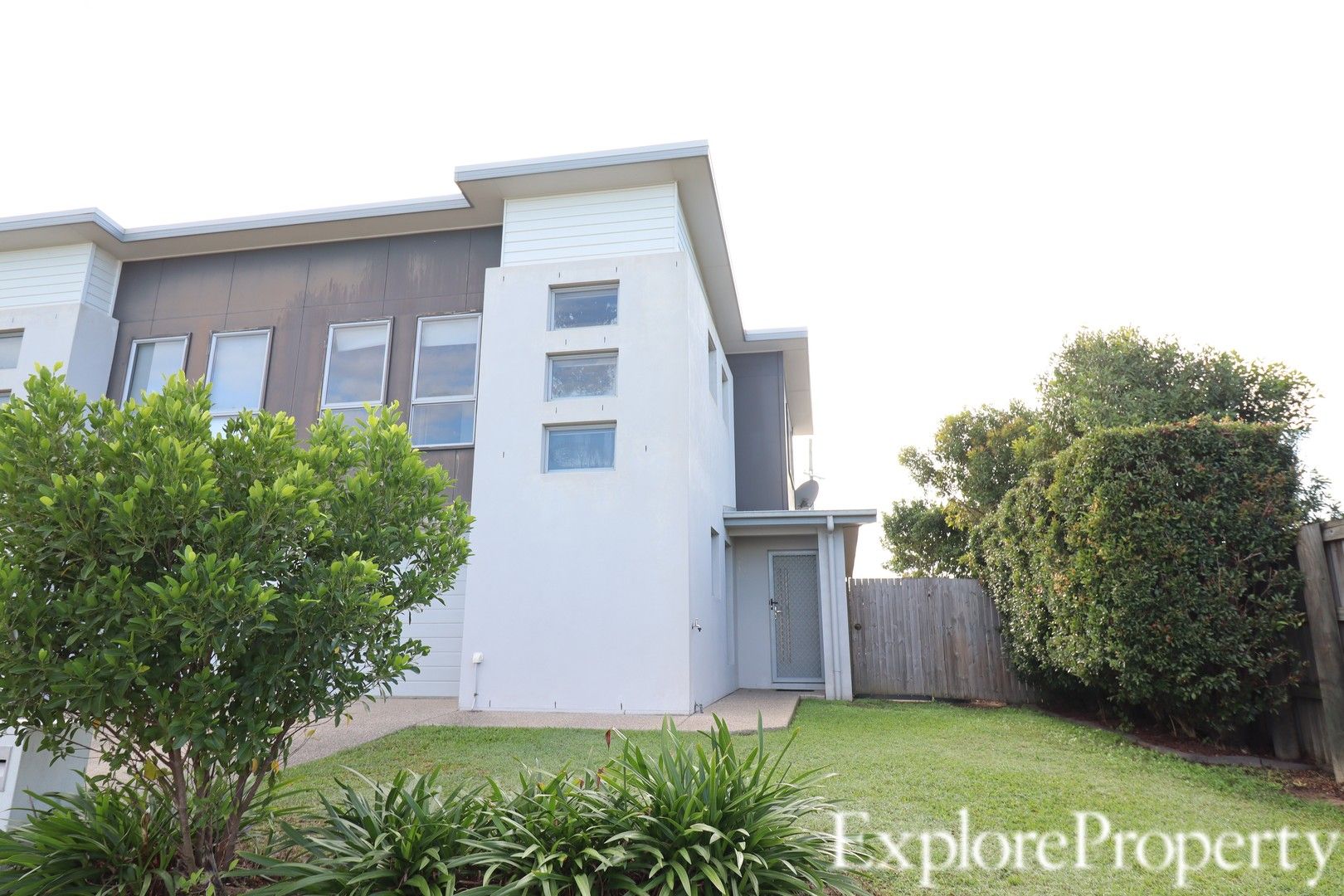 2 bedrooms House in 2/64 Makybe Diva Drive OORALEA QLD, 4740